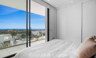 Modern-hedendaagse villa met panoramisch zeezicht te koop in een begeerde golfwijk in Marbella - Benahavis 798856 