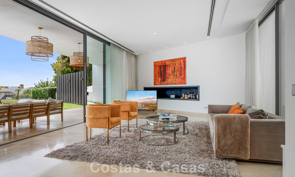 Modern-hedendaagse villa met panoramisch zeezicht te koop in een begeerde golfwijk in Marbella - Benahavis 798861