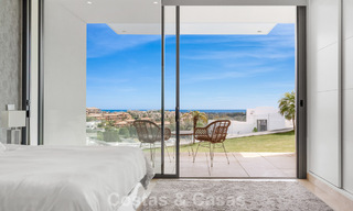 Modern-hedendaagse villa met panoramisch zeezicht te koop in een begeerde golfwijk in Marbella - Benahavis 798871 
