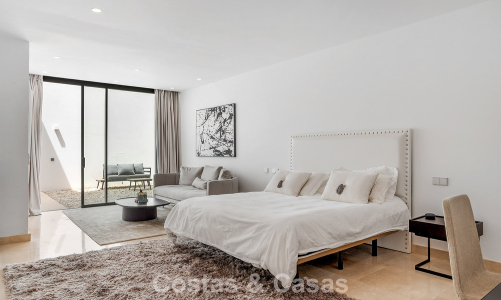 Modern-hedendaagse villa met panoramisch zeezicht te koop in een begeerde golfwijk in Marbella - Benahavis 798874
