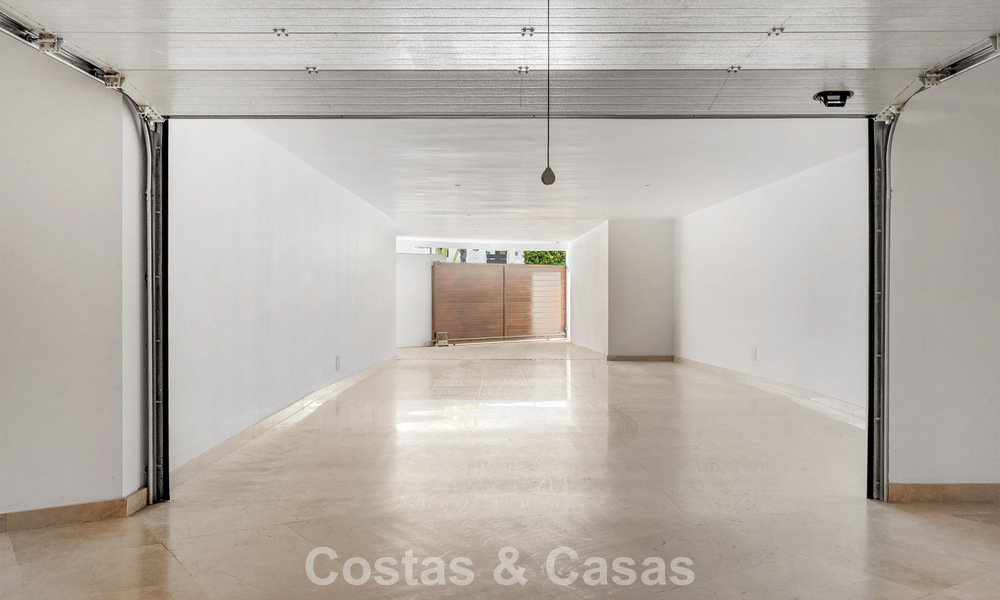 Modern-hedendaagse villa met panoramisch zeezicht te koop in een begeerde golfwijk in Marbella - Benahavis 798880