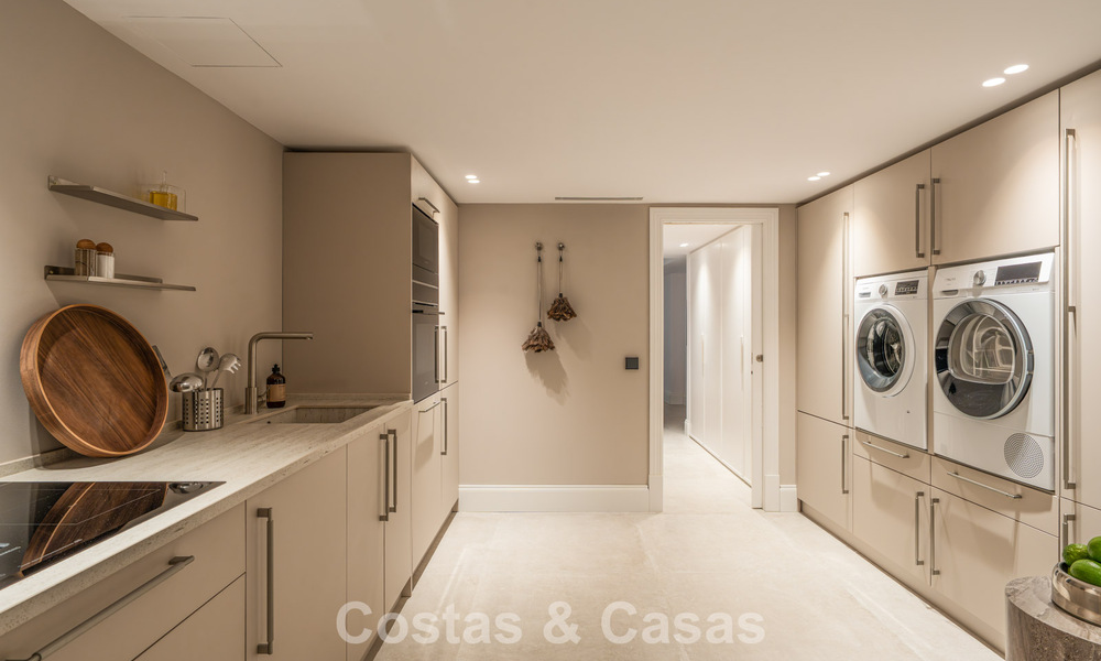 Royale villa in een eigentijdse, Mediterrane bouwstijl te koop in een afgeschermde urbanisatie in Marbella - Benahavis 799059