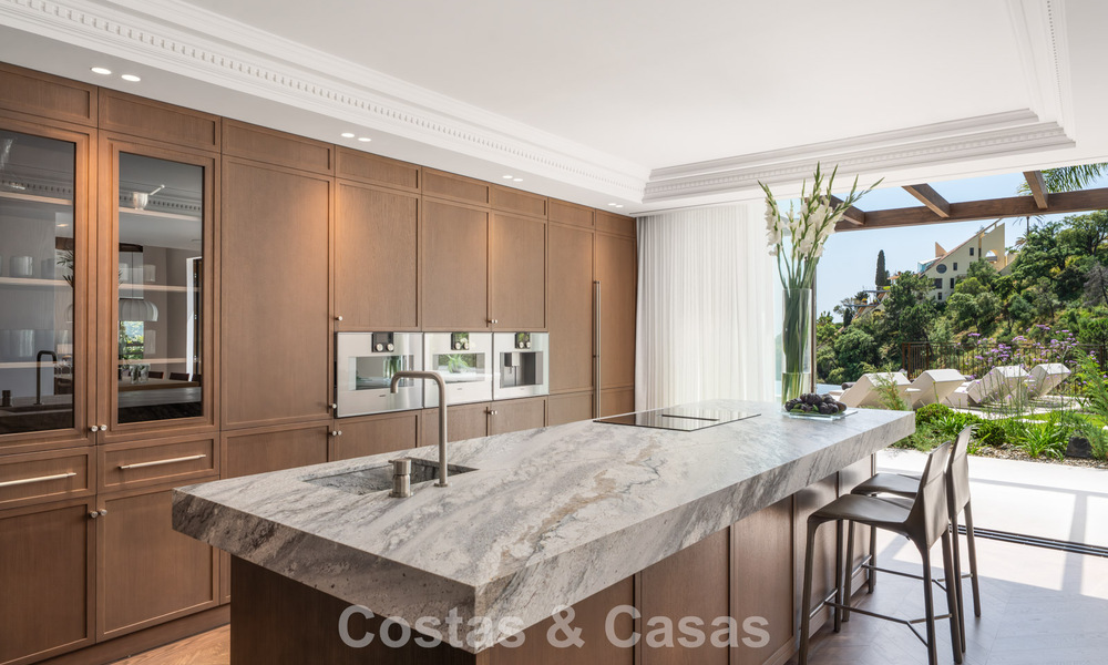 Royale villa in een eigentijdse, Mediterrane bouwstijl te koop in een afgeschermde urbanisatie in Marbella - Benahavis 799089