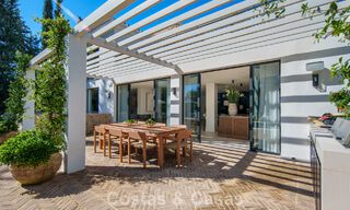Instapklare, hedendaagse Mediterrane villa te koop grenzend aan de golfbaan van Las Brisas in Nueva Andalucia, Marbella 799123 