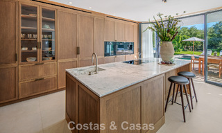 Instapklare, hedendaagse Mediterrane villa te koop grenzend aan de golfbaan van Las Brisas in Nueva Andalucia, Marbella 799134 
