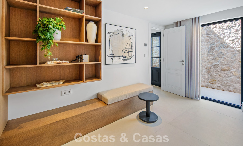 Instapklare, hedendaagse Mediterrane villa te koop grenzend aan de golfbaan van Las Brisas in Nueva Andalucia, Marbella 799164