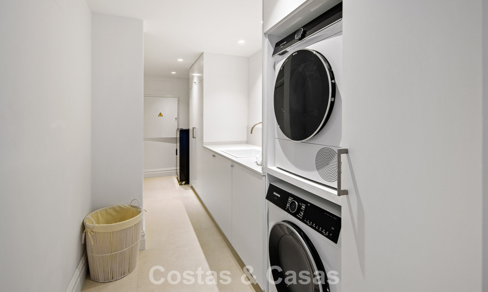 Instapklare, hedendaagse Mediterrane villa te koop grenzend aan de golfbaan van Las Brisas in Nueva Andalucia, Marbella 799165