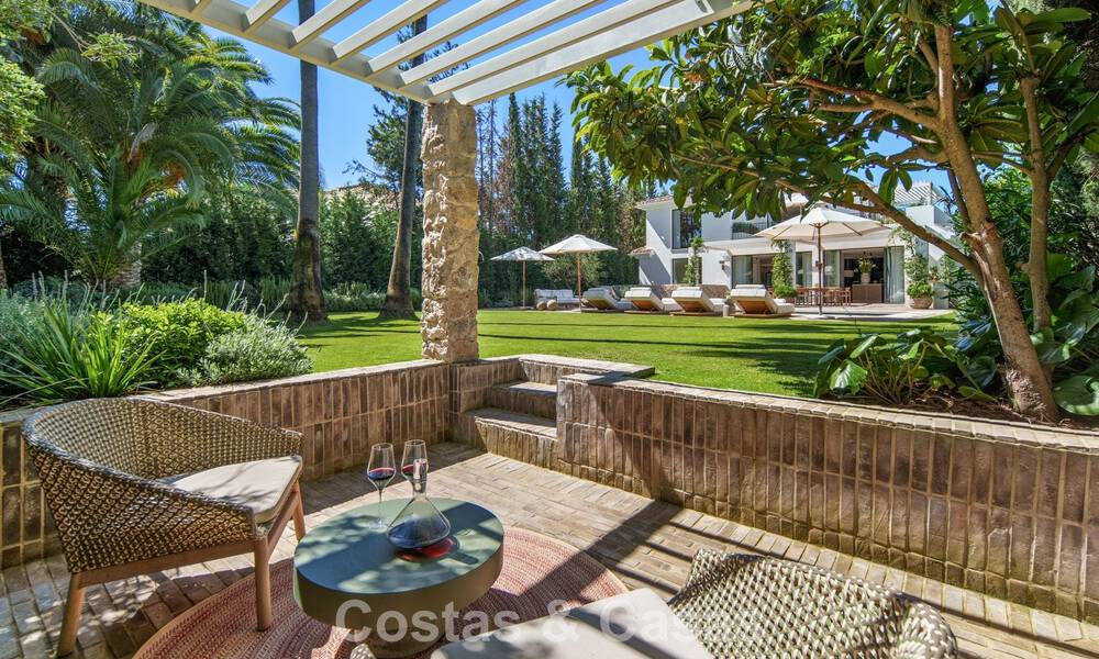 Instapklare, hedendaagse Mediterrane villa te koop grenzend aan de golfbaan van Las Brisas in Nueva Andalucia, Marbella 799166