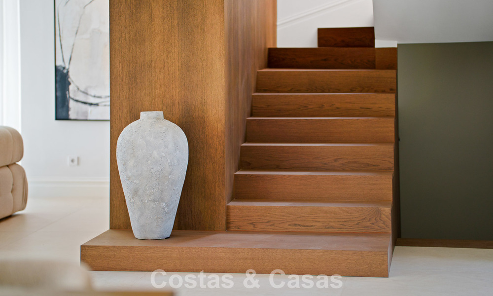 Instapklare, hedendaagse Mediterrane villa te koop grenzend aan de golfbaan van Las Brisas in Nueva Andalucia, Marbella 799173