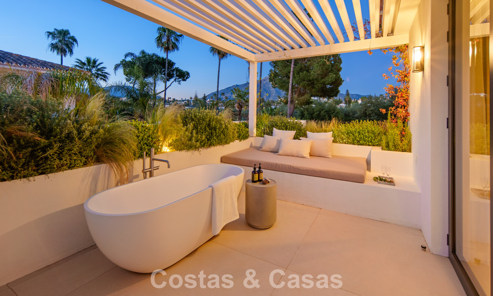 Instapklare, hedendaagse Mediterrane villa te koop grenzend aan de golfbaan van Las Brisas in Nueva Andalucia, Marbella 799181