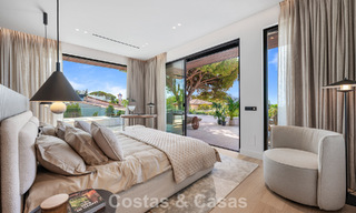 High-end, beachside villa met dakterras en jacuzzi waarvan zeezicht te koop ten oosten van Marbella centrum 799208 
