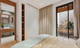 High-end, beachside villa met dakterras en jacuzzi waarvan zeezicht te koop ten oosten van Marbella centrum 799234 