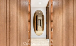 High-end, beachside villa met dakterras en jacuzzi waarvan zeezicht te koop ten oosten van Marbella centrum 799237 