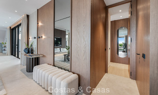 High-end, beachside villa met dakterras en jacuzzi waarvan zeezicht te koop ten oosten van Marbella centrum 799261 