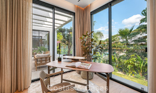 High-end, beachside villa met dakterras en jacuzzi waarvan zeezicht te koop ten oosten van Marbella centrum 799263 