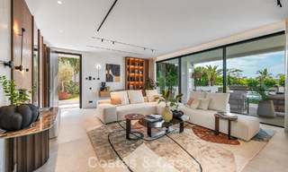 High-end, beachside villa met dakterras en jacuzzi waarvan zeezicht te koop ten oosten van Marbella centrum 799268 