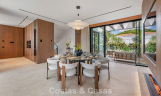 High-end, beachside villa met dakterras en jacuzzi waarvan zeezicht te koop ten oosten van Marbella centrum 799269 