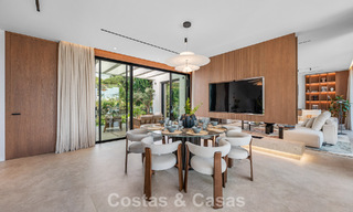 High-end, beachside villa met dakterras en jacuzzi waarvan zeezicht te koop ten oosten van Marbella centrum 799270 