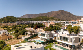 Moderne en instapklare villa te koop in een populaire golfwijk nabij Estepona centrum 799455 