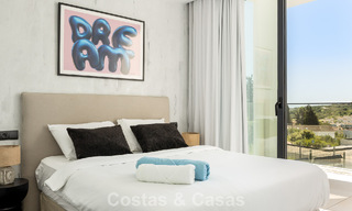 Moderne en instapklare villa te koop in een populaire golfwijk nabij Estepona centrum 799456 