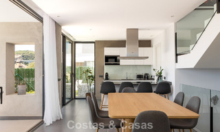 Moderne en instapklare villa te koop in een populaire golfwijk nabij Estepona centrum 799469 