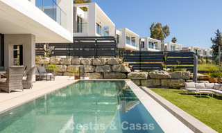 Moderne en instapklare villa te koop in een populaire golfwijk nabij Estepona centrum 799474 