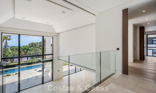 Nieuwe, moderne, architectonische villa met adembenemend zeezicht te koop op Marbella’s Golden Mile 799306 