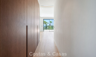 Nieuwe, moderne, architectonische villa met adembenemend zeezicht te koop op Marbella’s Golden Mile 799309 