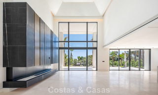 Nieuwe, moderne, architectonische villa met adembenemend zeezicht te koop op Marbella’s Golden Mile 799314 