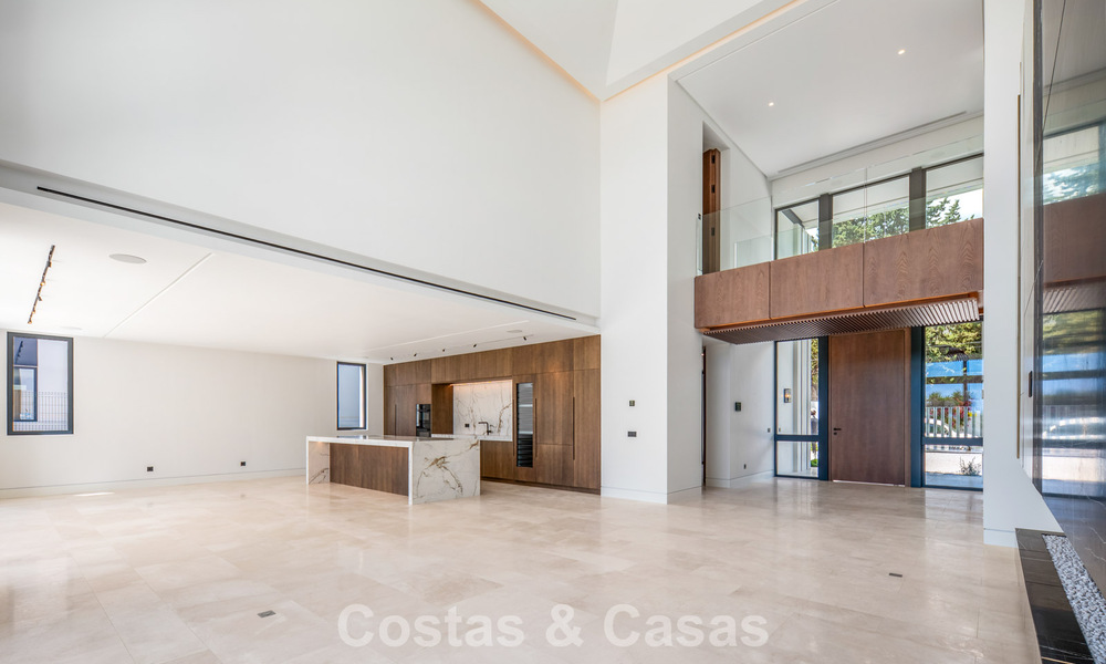 Nieuwe, moderne, architectonische villa met adembenemend zeezicht te koop op Marbella’s Golden Mile 799317