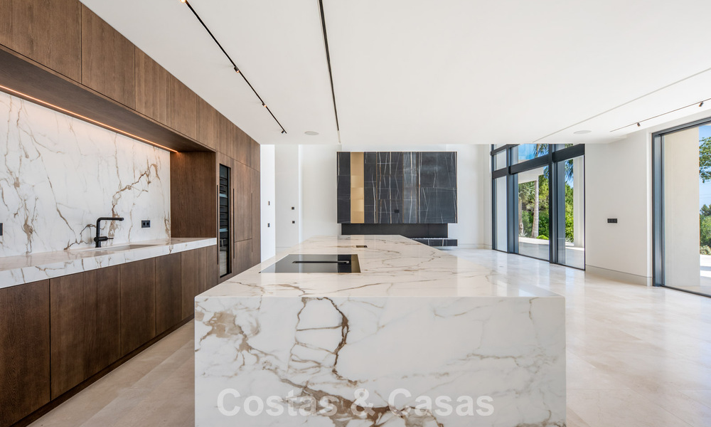 Nieuwe, moderne, architectonische villa met adembenemend zeezicht te koop op Marbella’s Golden Mile 799321