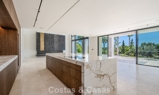 Nieuwe, moderne, architectonische villa met adembenemend zeezicht te koop op Marbella’s Golden Mile 799324 