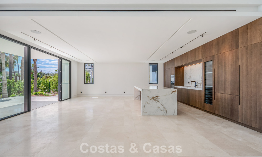 Nieuwe, moderne, architectonische villa met adembenemend zeezicht te koop op Marbella’s Golden Mile 799326