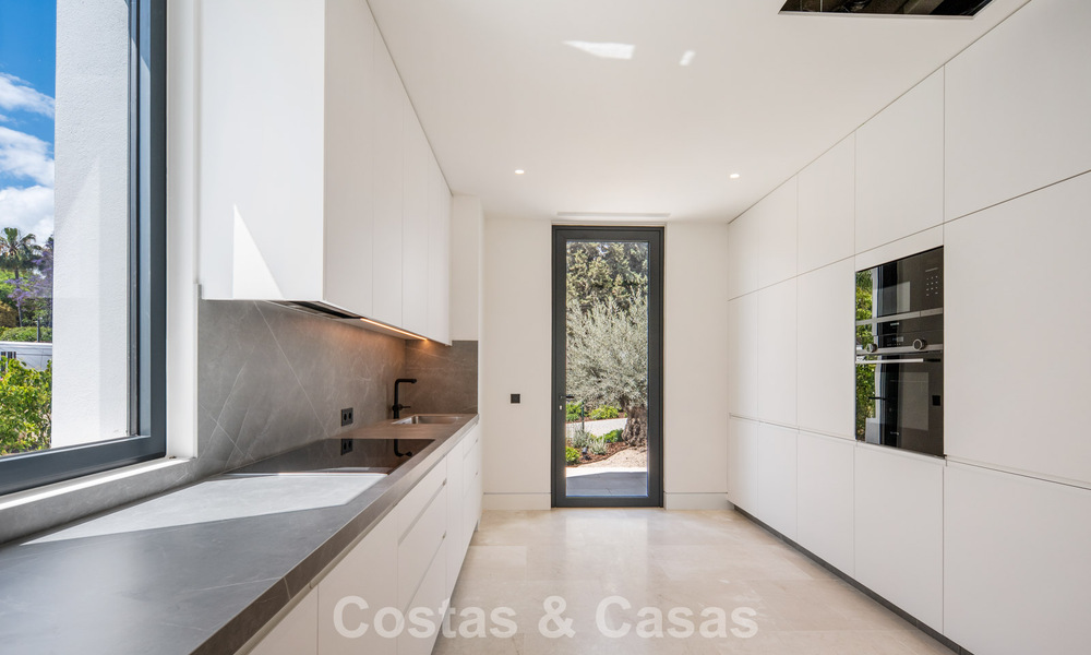 Nieuwe, moderne, architectonische villa met adembenemend zeezicht te koop op Marbella’s Golden Mile 799350