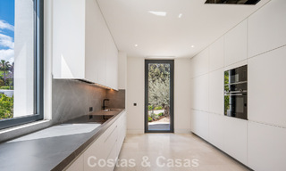 Nieuwe, moderne, architectonische villa met adembenemend zeezicht te koop op Marbella’s Golden Mile 799350 