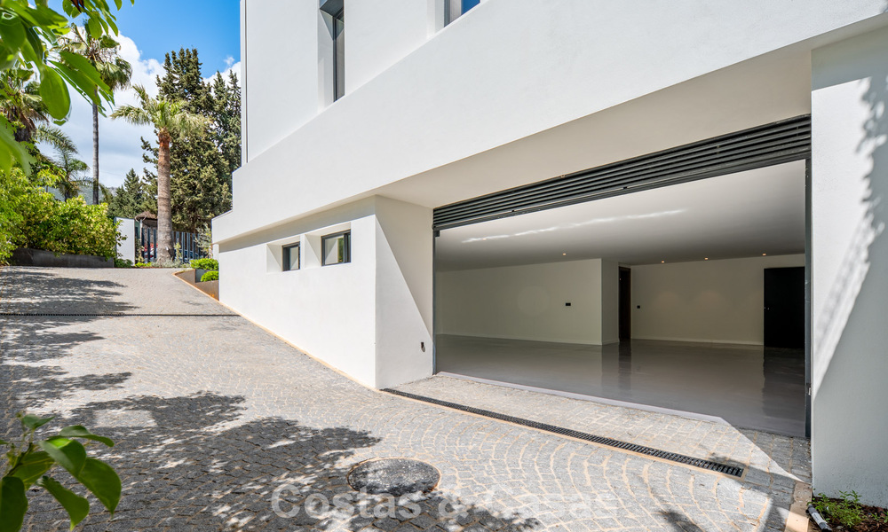 Nieuwe, moderne, architectonische villa met adembenemend zeezicht te koop op Marbella’s Golden Mile 799360
