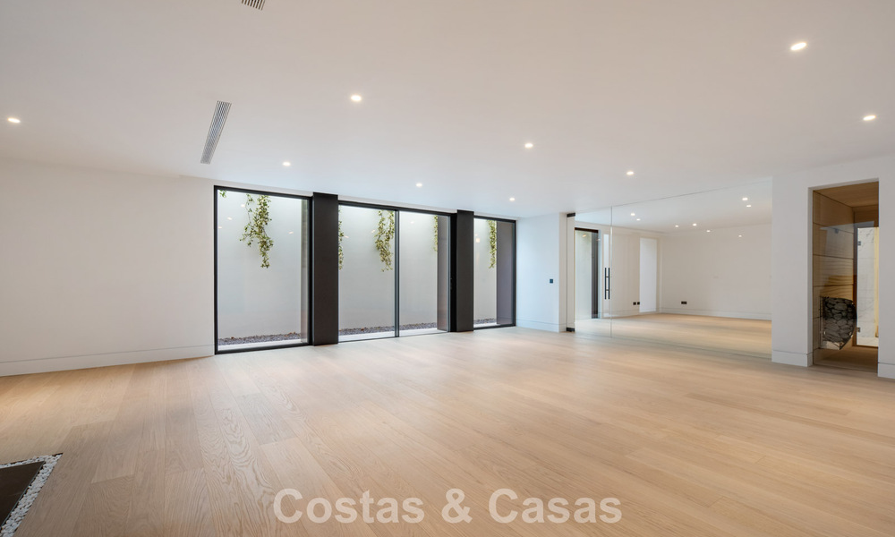 Nieuwe, moderne, architectonische villa met adembenemend zeezicht te koop op Marbella’s Golden Mile 799364
