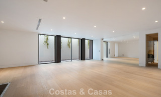 Nieuwe, moderne, architectonische villa met adembenemend zeezicht te koop op Marbella’s Golden Mile 799364 