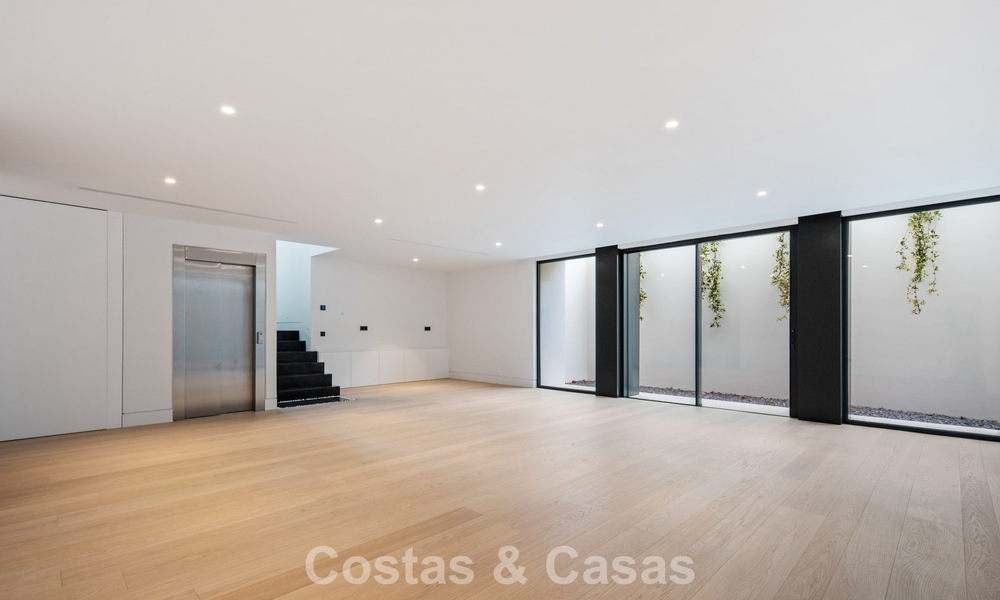 Nieuwe, moderne, architectonische villa met adembenemend zeezicht te koop op Marbella’s Golden Mile 799366