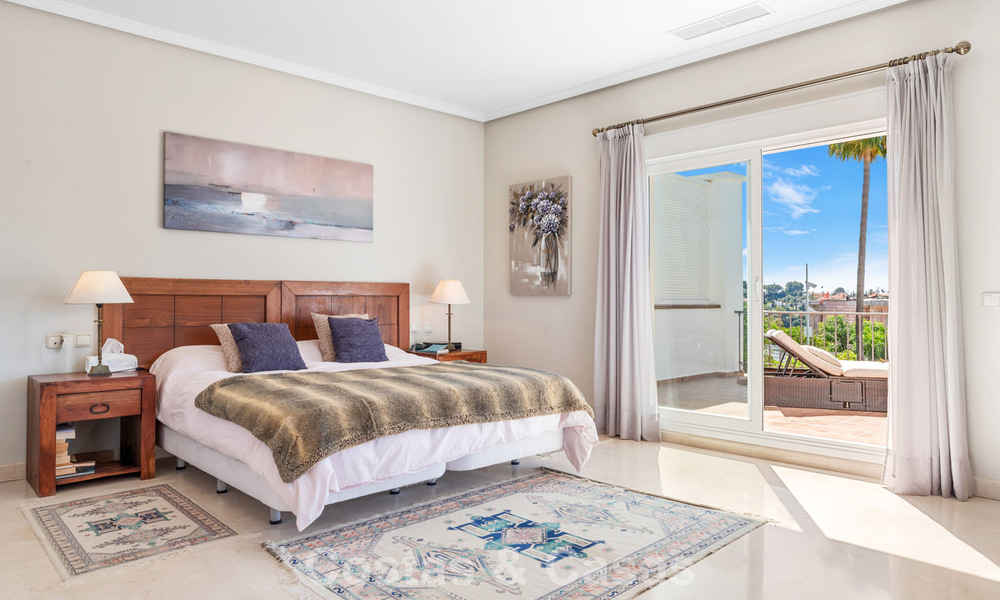 Tijdloze Spaanse luxevilla met grote tuin en zwembad te koop in de heuvels van Marbella - Benahavis 799381