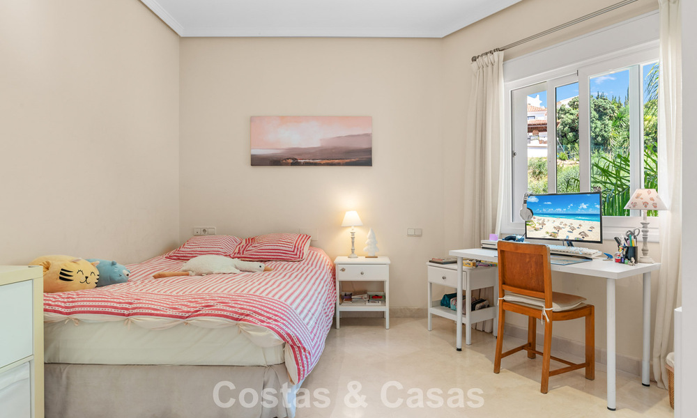 Tijdloze Spaanse luxevilla met grote tuin en zwembad te koop in de heuvels van Marbella - Benahavis 799385