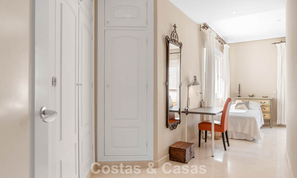 Tijdloze Spaanse luxevilla met grote tuin en zwembad te koop in de heuvels van Marbella - Benahavis 799387
