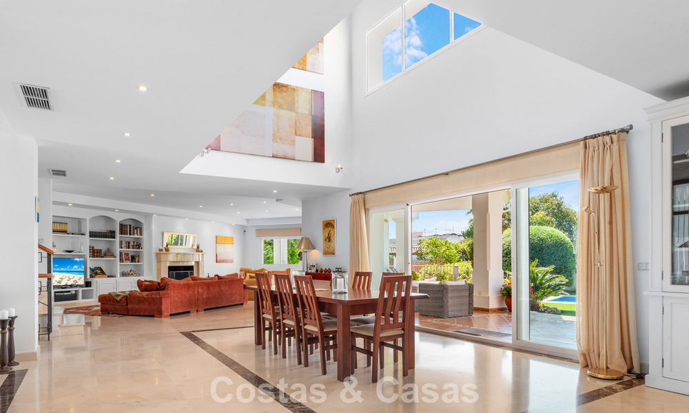Tijdloze Spaanse luxevilla met grote tuin en zwembad te koop in de heuvels van Marbella - Benahavis 799397