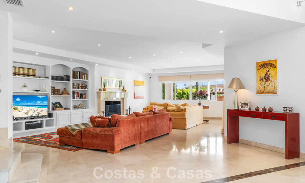 Tijdloze Spaanse luxevilla met grote tuin en zwembad te koop in de heuvels van Marbella - Benahavis 799399