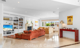 Tijdloze Spaanse luxevilla met grote tuin en zwembad te koop in de heuvels van Marbella - Benahavis 799399 