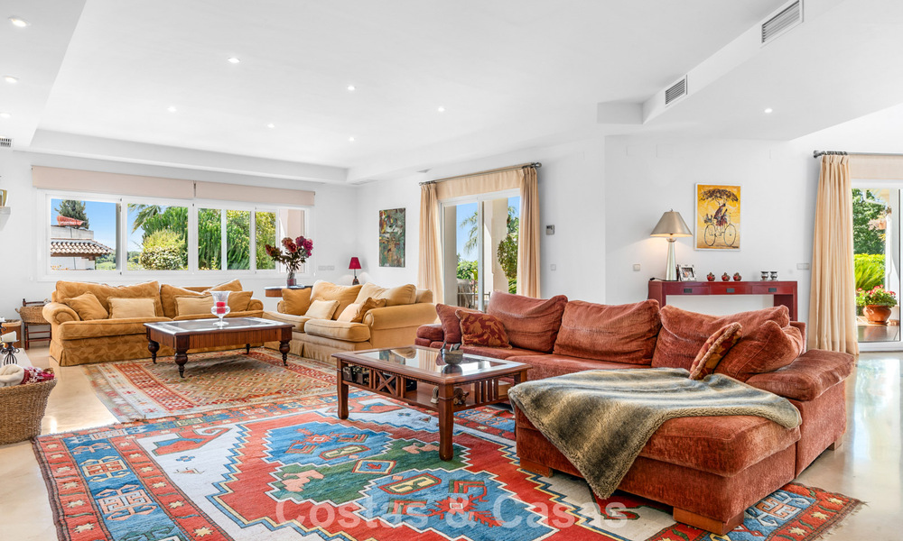 Tijdloze Spaanse luxevilla met grote tuin en zwembad te koop in de heuvels van Marbella - Benahavis 799400