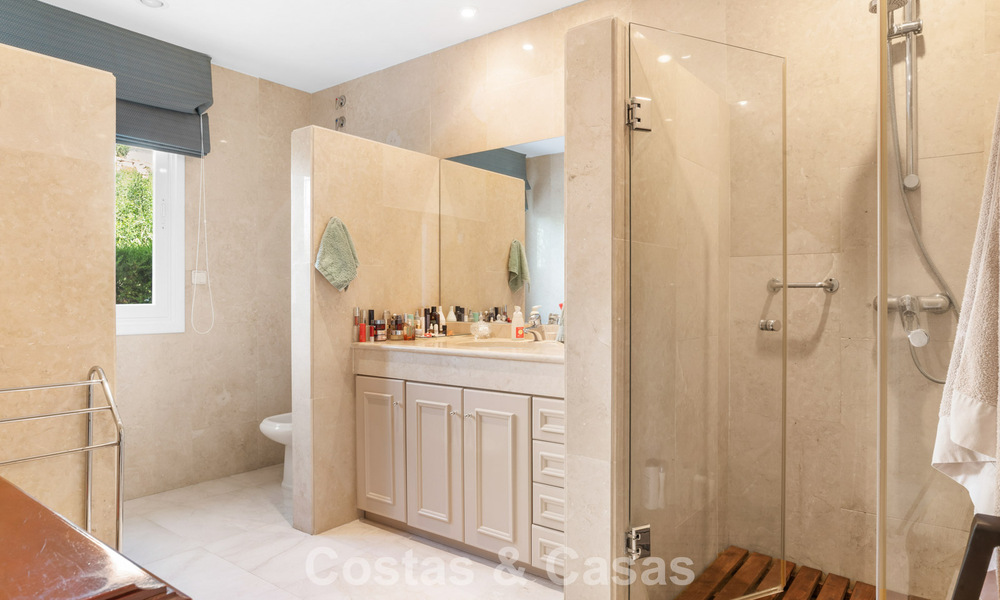 Tijdloze Spaanse luxevilla met grote tuin en zwembad te koop in de heuvels van Marbella - Benahavis 799404