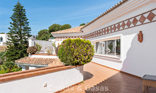 Tijdloze Spaanse luxevilla met grote tuin en zwembad te koop in de heuvels van Marbella - Benahavis 799411 