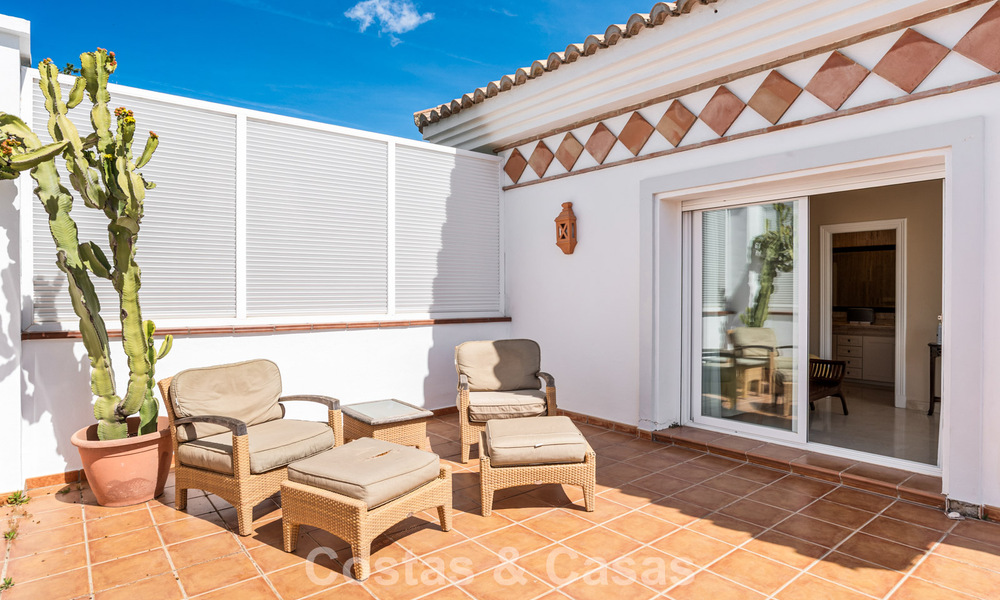 Tijdloze Spaanse luxevilla met grote tuin en zwembad te koop in de heuvels van Marbella - Benahavis 799412