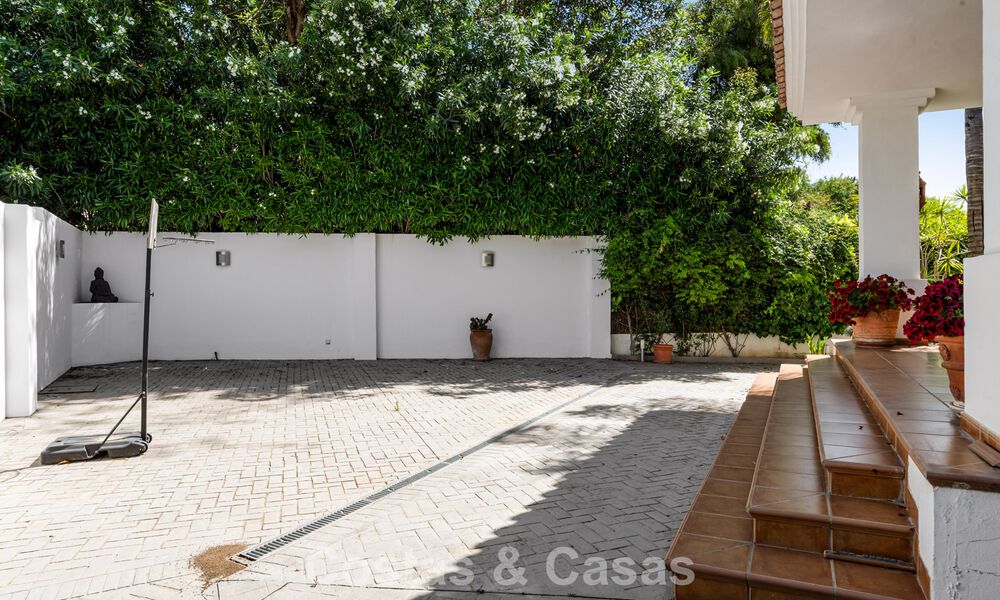 Tijdloze Spaanse luxevilla met grote tuin en zwembad te koop in de heuvels van Marbella - Benahavis 799415